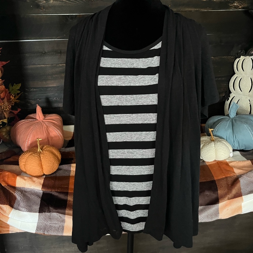 🖤🩶 XL knit shirt with attached cardigan 🩶🖤